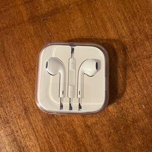Apple ear buds NEW